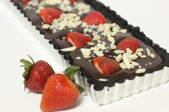 https://image.sistacafe.com/images/uploads/content_image/image/17398/1436843282-Strawberry-Chocolate-Tart-6.jpg