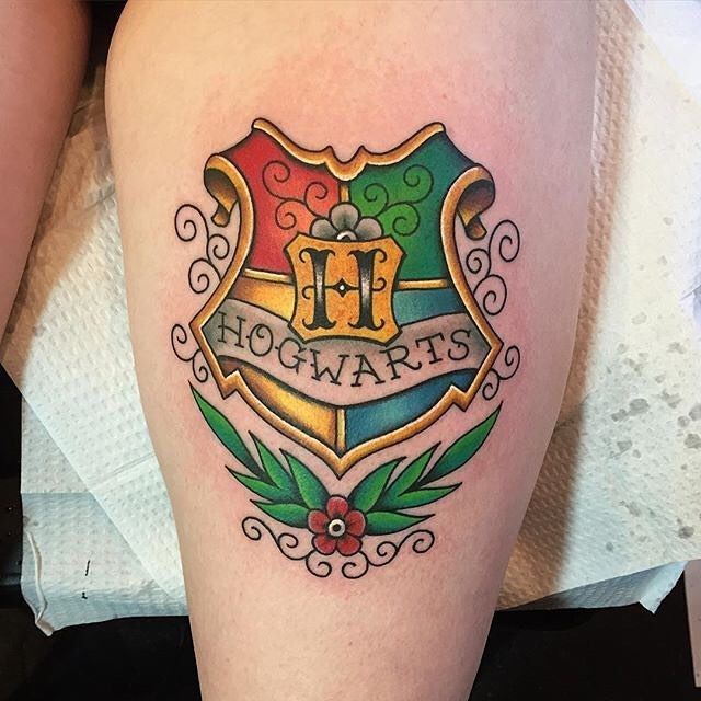 https://image.sistacafe.com/images/uploads/content_image/image/174183/1470231191-Hogwarts-harry-potter-tattoo-2.jpg