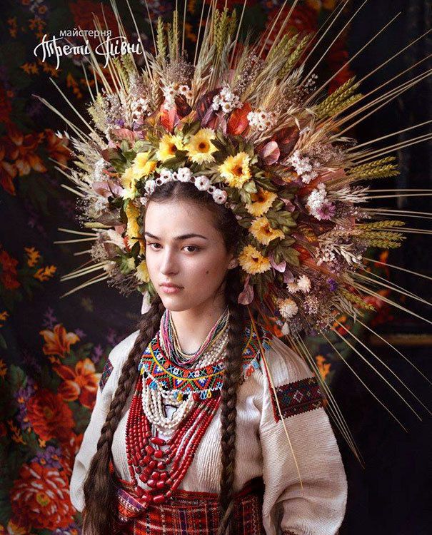 1470239336 traditional ukrainian crowns treti pivni 34 57985c031a697  605