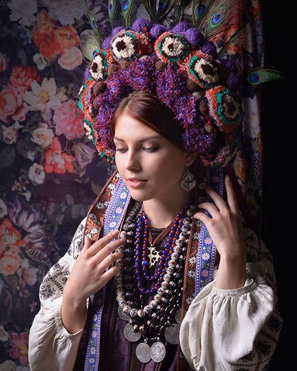 1470239364 traditional ukrainian crowns treti pivni 32 57985bfd325e5  605