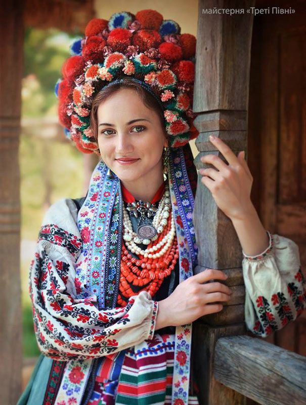 1470239385 traditional ukrainian crowns treti pivni 36 57985c08ebdf5  605