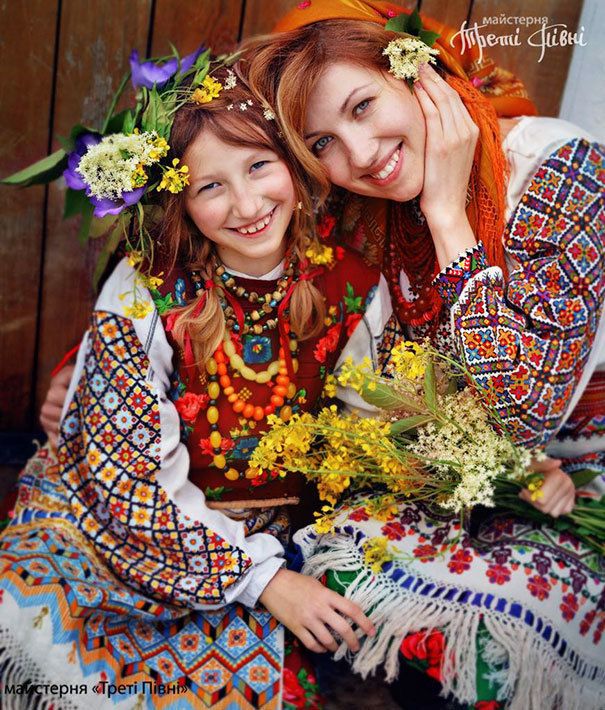 https://image.sistacafe.com/images/uploads/content_image/image/174424/1470239509-traditional-ukrainian-crowns-treti-pivni-43-57985c1eaed0f__605.jpg