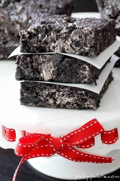https://image.sistacafe.com/images/uploads/content_image/image/17459/1436850326-Chewy-Oreo-Bars-6.jpg