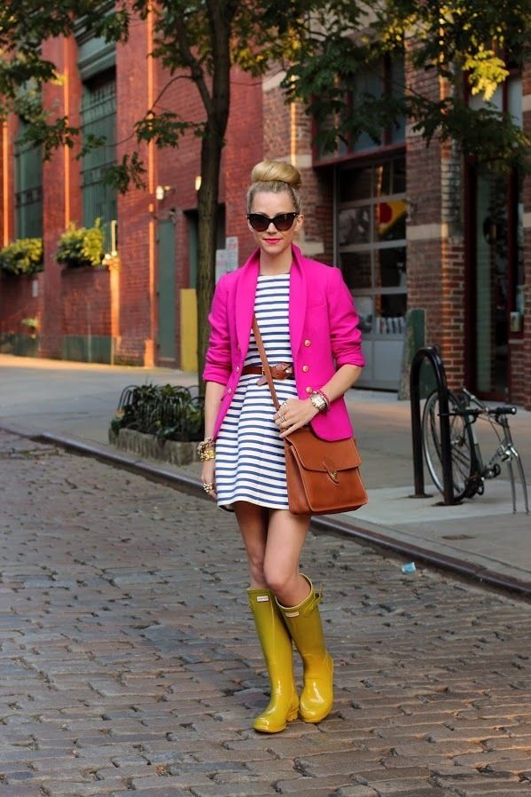 https://image.sistacafe.com/images/uploads/content_image/image/176090/1470382894-3.-striped-dress-and-pink-coat-with-rain-boots.jpg