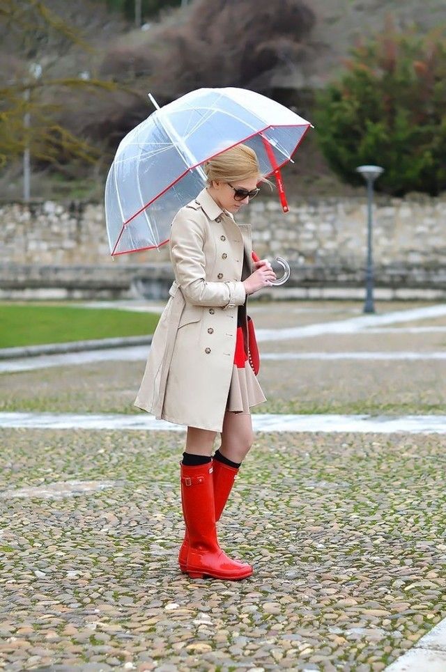 https://image.sistacafe.com/images/uploads/content_image/image/176104/1470383121-5.-trench-coat-with-rain-boots.jpg