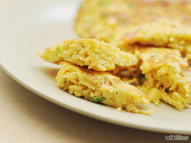 https://image.sistacafe.com/images/uploads/content_image/image/17734/1436886268-670px-Make-an-Instant-Noodle-Omelette-Step-9.jpg