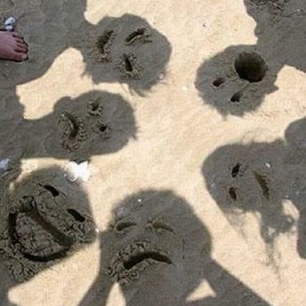 https://image.sistacafe.com/images/uploads/content_image/image/177372/1470583034-faces-in-the-sand.jpg