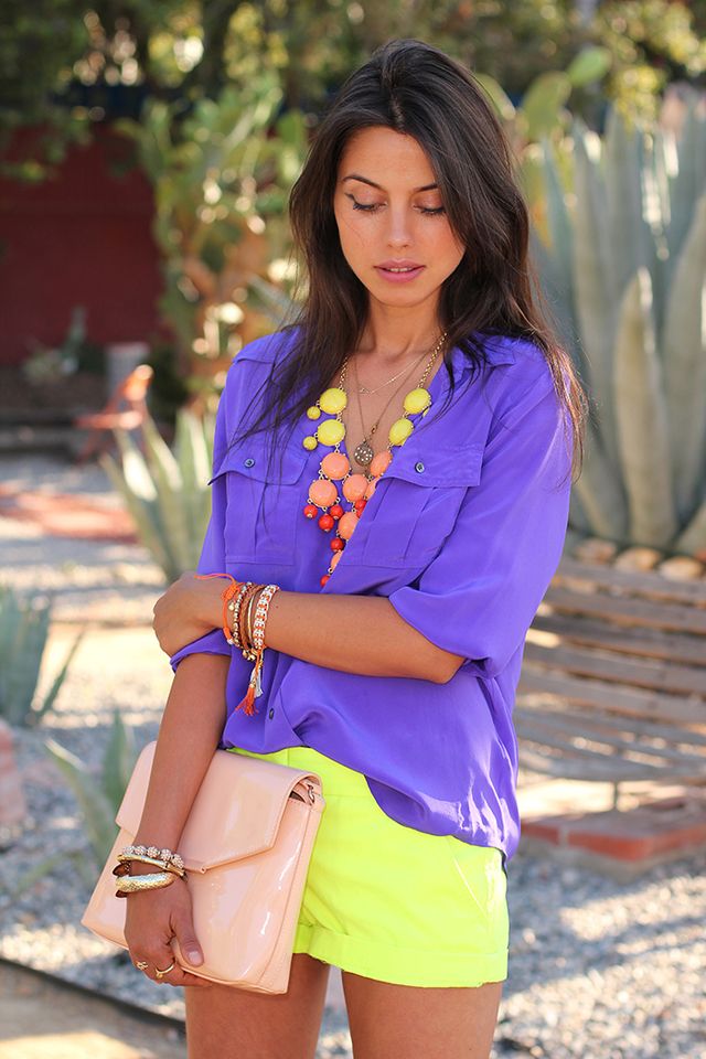 1470634681 5. trendy outfit with brightly colored necklace