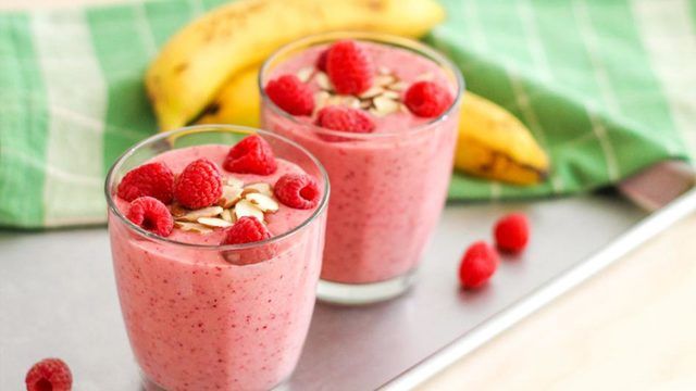 1470741955 raspberry oatmeal smoothie