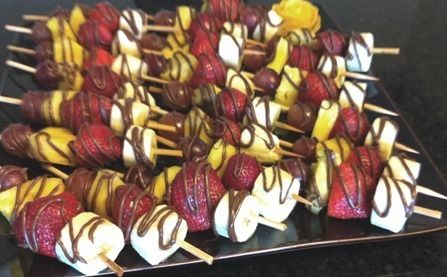 https://image.sistacafe.com/images/uploads/content_image/image/179768/1470838855-chocolate-drizzled-fruit-kabobs.jpg