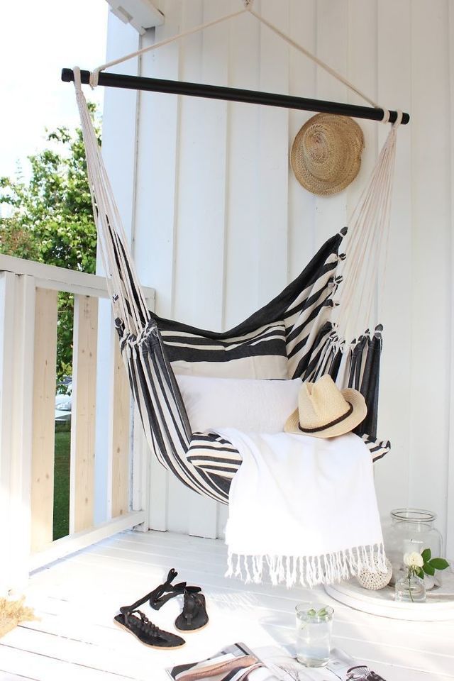 https://image.sistacafe.com/images/uploads/content_image/image/180795/1470968154-AD-Cozy-Balcony-Decorating-Ideas-26.jpg