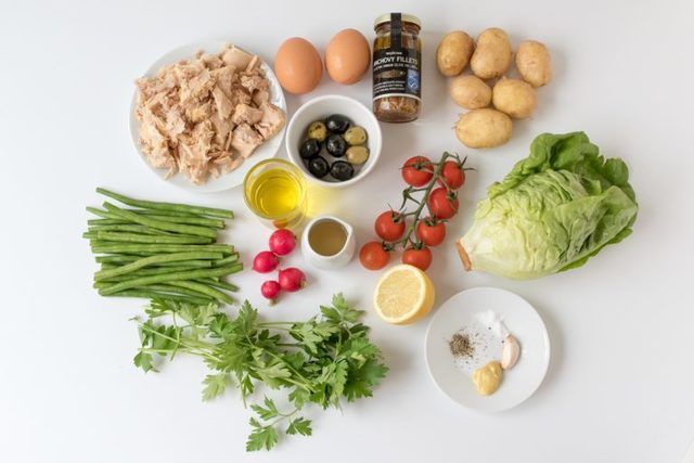 1471325666 tuna nicoise mason jar ingredients 768x512