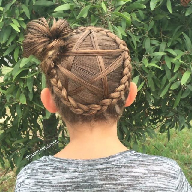https://image.sistacafe.com/images/uploads/content_image/image/183727/1471350357-mom-braids-unbelievably-intricate-hairstyles-every-morning-before-school-5__700.jpg
