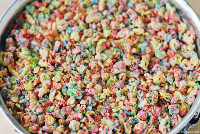 https://image.sistacafe.com/images/uploads/content_image/image/185320/1471502463-Fruity_Pebble_Cereal_Layer.jpg