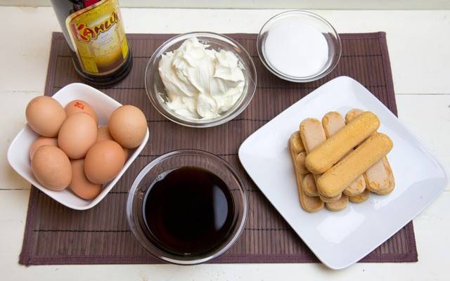 https://image.sistacafe.com/images/uploads/content_image/image/18584/1437118843-Tiramisu-prep-1024x640.jpg