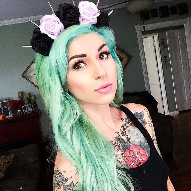 1471586902 pastel green dyed hair with flower headband