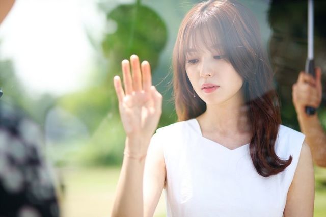 1471673515 hai the gioi w two worlds j0aciskh