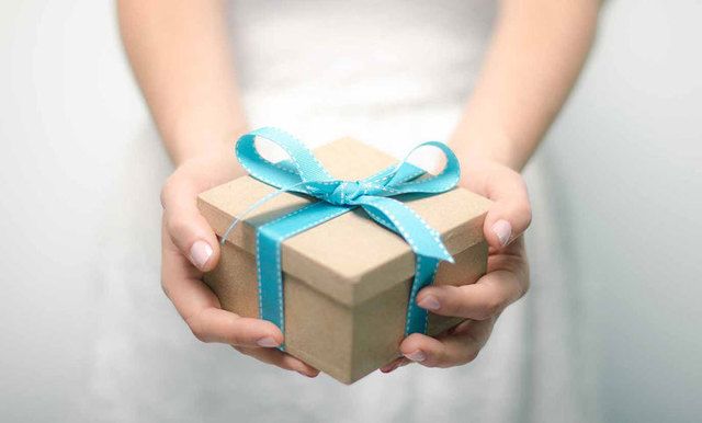 https://image.sistacafe.com/images/uploads/content_image/image/189384/1471932006-gift.jpg