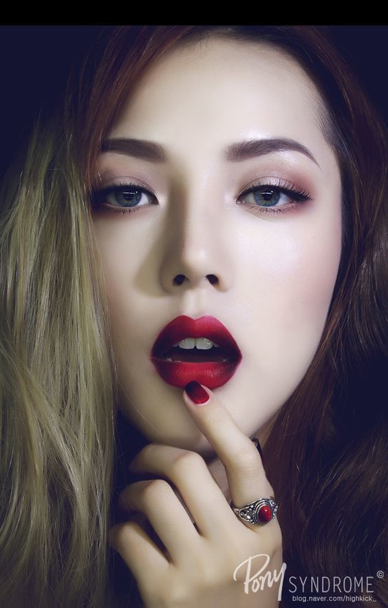 ทำเล็บ สีแดง