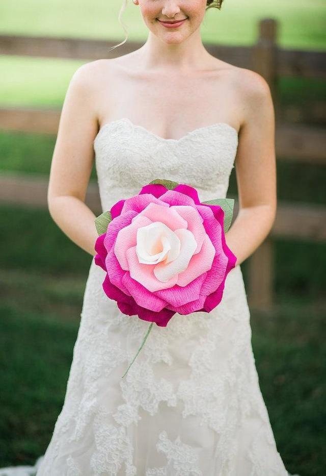 https://image.sistacafe.com/images/uploads/content_image/image/193301/1472354062-giant-paper-flower-ombre-paper-rosewedding-decorationwedding-bouquetstable-centerpiece-party-baby-showers-bridal-showers-pink-rose.jpg