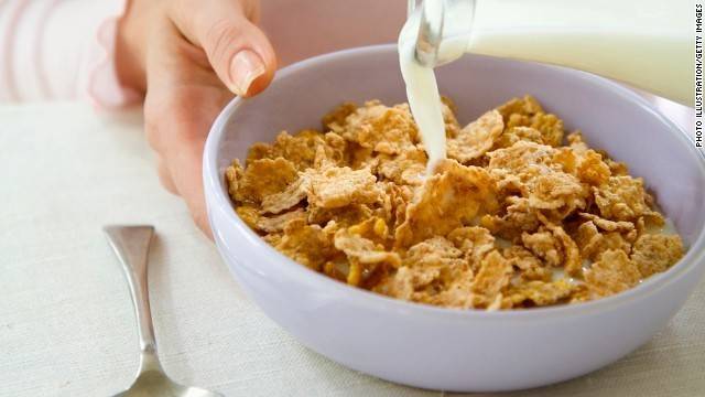 https://image.sistacafe.com/images/uploads/content_image/image/19470/1437457847-130402081404-cereal-milk-pouring-breakfast-story-top.jpg