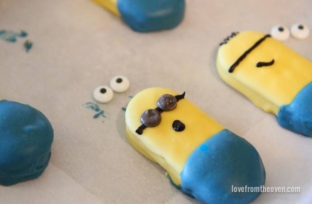 https://image.sistacafe.com/images/uploads/content_image/image/19668/1437474723-Easy-Minion-Cookies-11-650x426.jpg