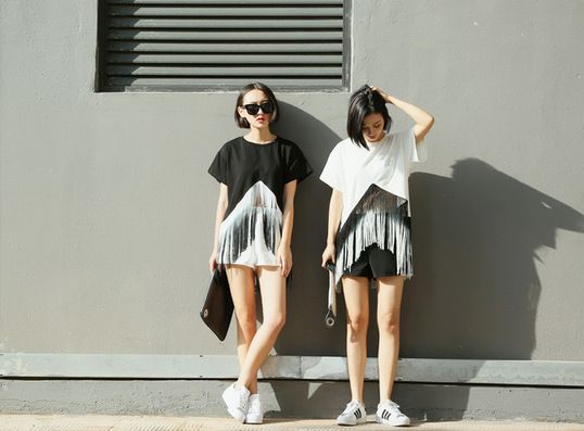 https://image.sistacafe.com/images/uploads/content_image/image/196993/1472703503-Summer-Korean-Street-Fashion-Gradient-Black-White-Color-Block-Oversize-Irregualr-Tassels-Hollow-out-Loose-Short.jpg
