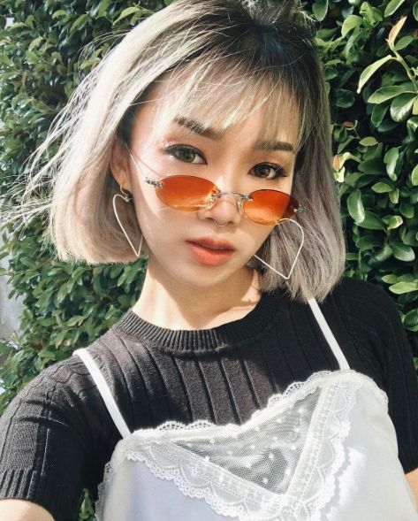 เลือกแว่นให้เข้ากับหน้า : ใบหน้ารูปไข่กับแว่นทรงเล็กๆ