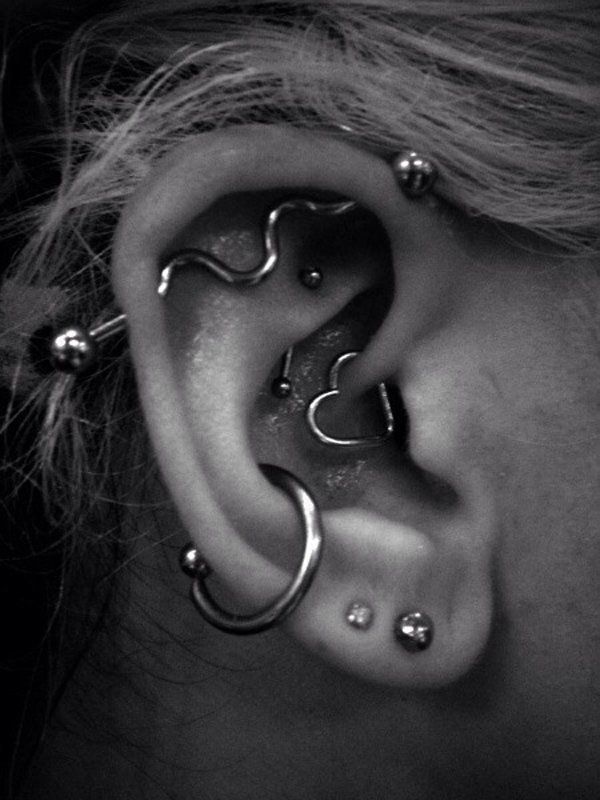 1472917368 33 ear piercings