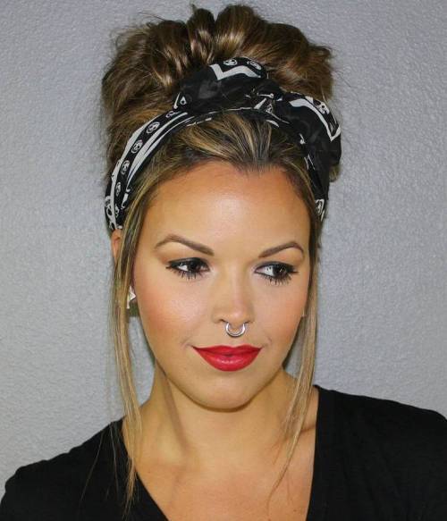https://image.sistacafe.com/images/uploads/content_image/image/200383/1472972165-1-messy-updo-with-a-bandana.jpg