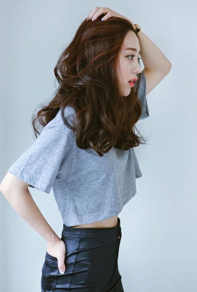 https://image.sistacafe.com/images/uploads/content_image/image/20069/1437544506-Long-Wavy-Hair-for-Asian-Hairstyles.jpg