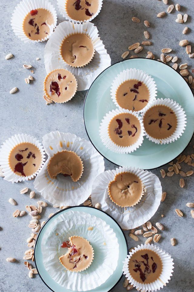 https://image.sistacafe.com/images/uploads/content_image/image/201103/1473052355-3-peanut-butter-jelly-cups-recipe.jpg