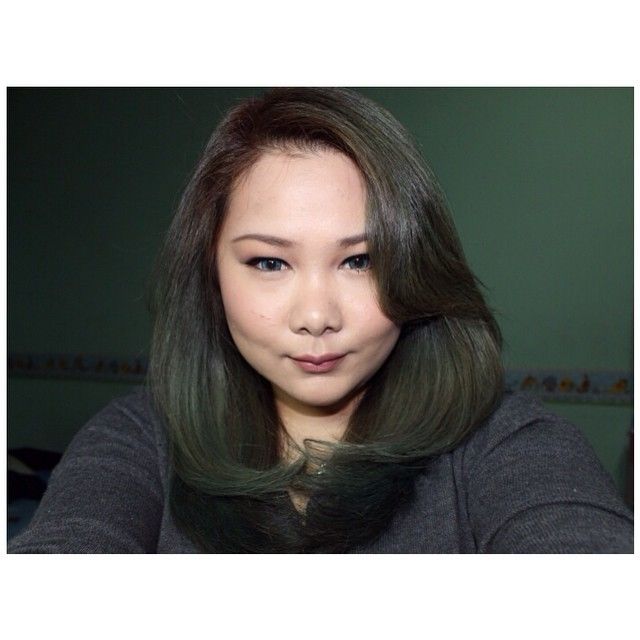 สี ผม เขียว หม่น