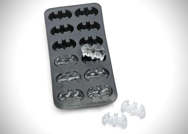 https://image.sistacafe.com/images/uploads/content_image/image/201746/1473090214-Batman-Superhero-Ice-Cube-Tray.jpg