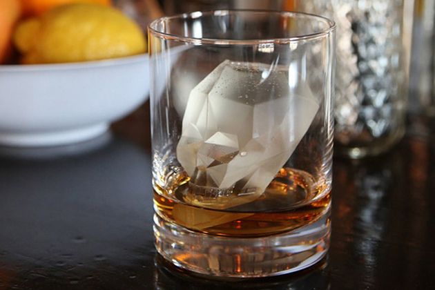 https://image.sistacafe.com/images/uploads/content_image/image/201749/1473090384-Skull-Ice-Cube-Mold.jpg