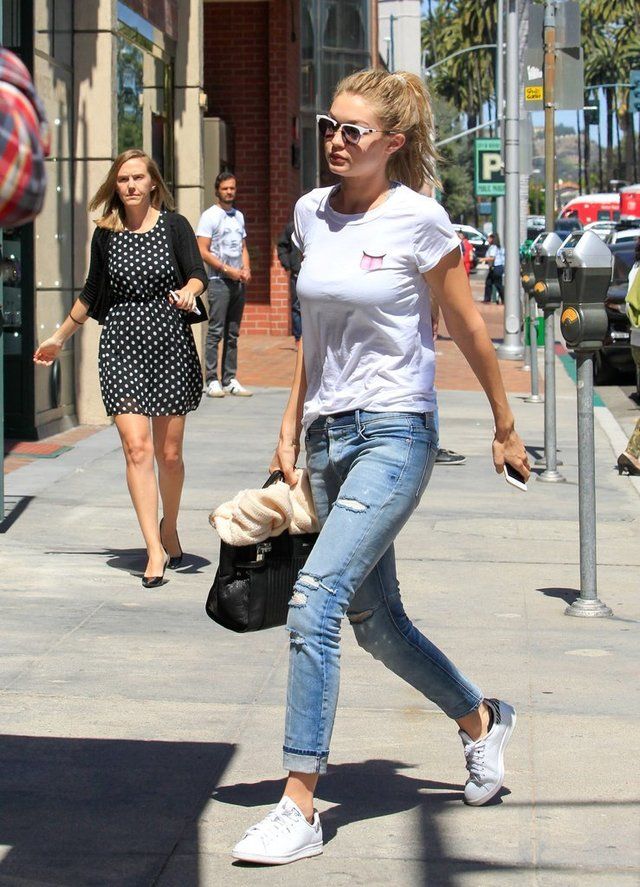 https://image.sistacafe.com/images/uploads/content_image/image/202067/1476148656-Wearing-Adidas-Stan-Smiths.jpg