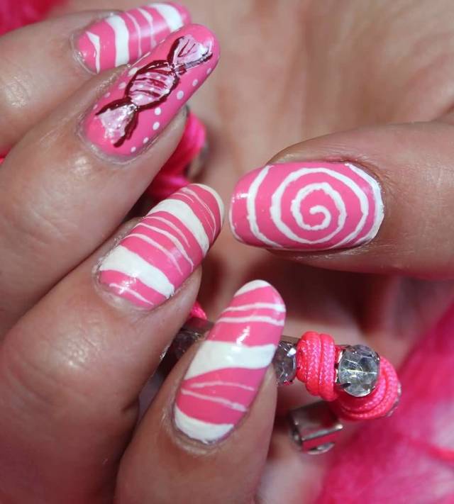 https://image.sistacafe.com/images/uploads/content_image/image/203580/1473265545-Pink-And-White-Spiral-Nail-Art-With-Candy-Picture.jpg