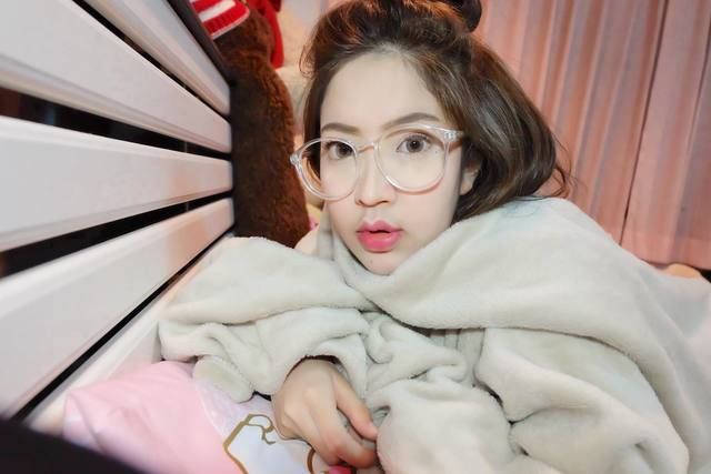 ทรงผมมัดจุกง่ายๆ ก็น่ารักสดใสนะคะ