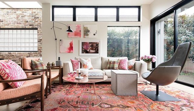 https://image.sistacafe.com/images/uploads/content_image/image/205049/1473397444-Who-says-pink-in-the-living-room-is-not-classy-and-refined.jpg