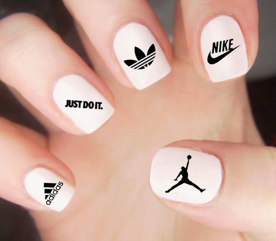 ลายเล็บสวยๆ แบรนด์กีฬา