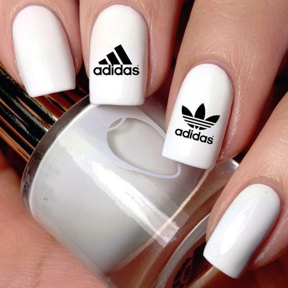 ลายเล็บสวยๆ อดิดาสสีขาว