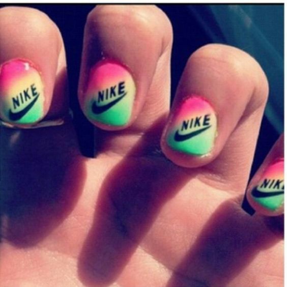 ลายเล็บสวยๆ ไนกี้หลากสี