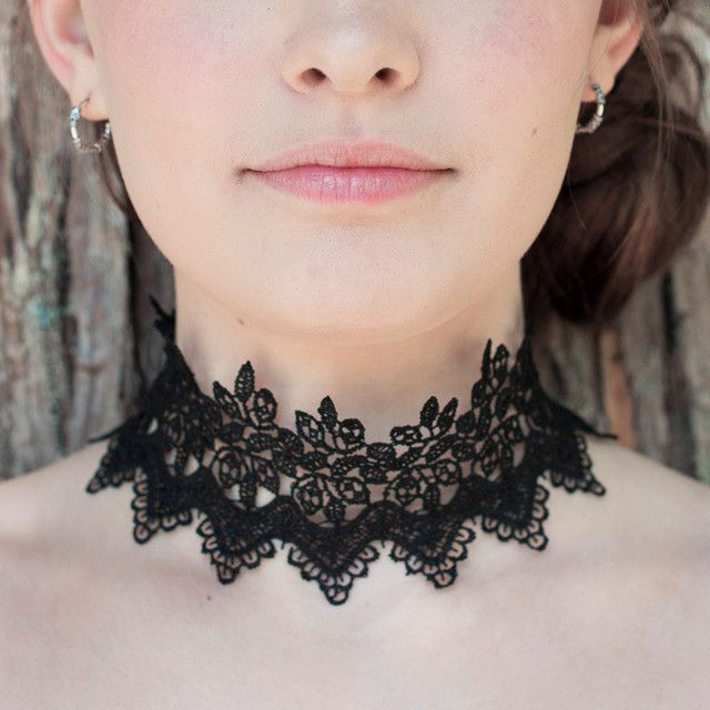 https://image.sistacafe.com/images/uploads/content_image/image/205703/1473497287-SHOP_DIXI_BOHEMIAN_WIDE_LACE_CHOKER.jpg
