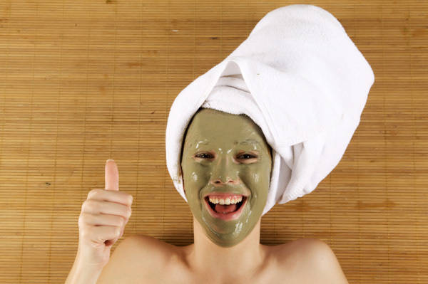 https://image.sistacafe.com/images/uploads/content_image/image/20579/1437641511-mud-mask-smile.jpg