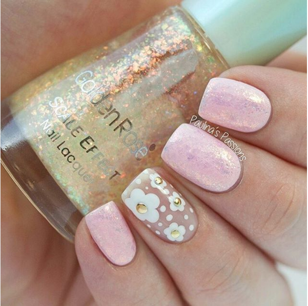 https://image.sistacafe.com/images/uploads/content_image/image/207280/1473687035-pale-pink-with-gold-flower-accent-nail-design-bmodish.png