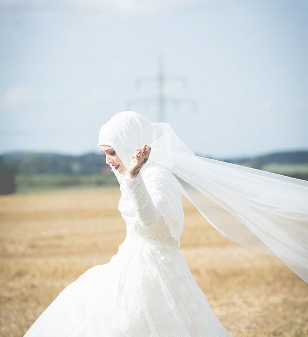 https://image.sistacafe.com/images/uploads/content_image/image/207924/1473748001-hijab-bride-muslim-wedding-53-57d68ca78fb79__605.jpg