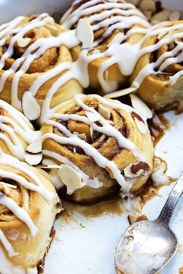 https://image.sistacafe.com/images/uploads/content_image/image/207988/1473750285-Flaky-Almond-Cinnamon-Buns.jpg