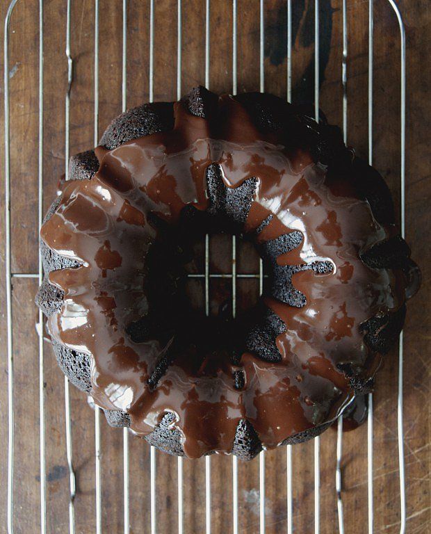 https://image.sistacafe.com/images/uploads/content_image/image/211908/1474178980-Old-Fashioned-Dark-Chocolate-Bundt-Cake.jpg