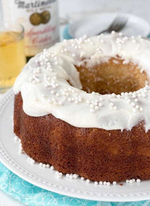 https://image.sistacafe.com/images/uploads/content_image/image/211917/1474179131-Sparkling-Cider-Bundt-Cake.jpg
