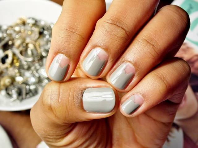 1437814856 gray manicure geometric nail art